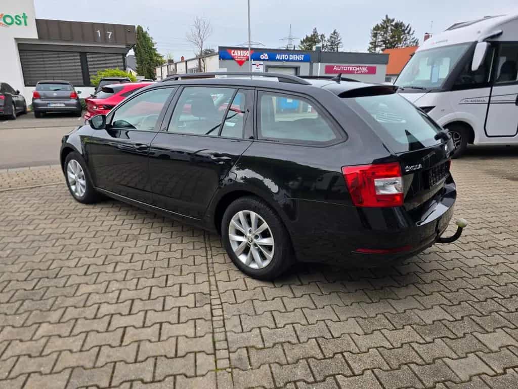Skoda Octavia Combi Tour, Sitzheizung, Alu,AHK 10/2020-photo-6