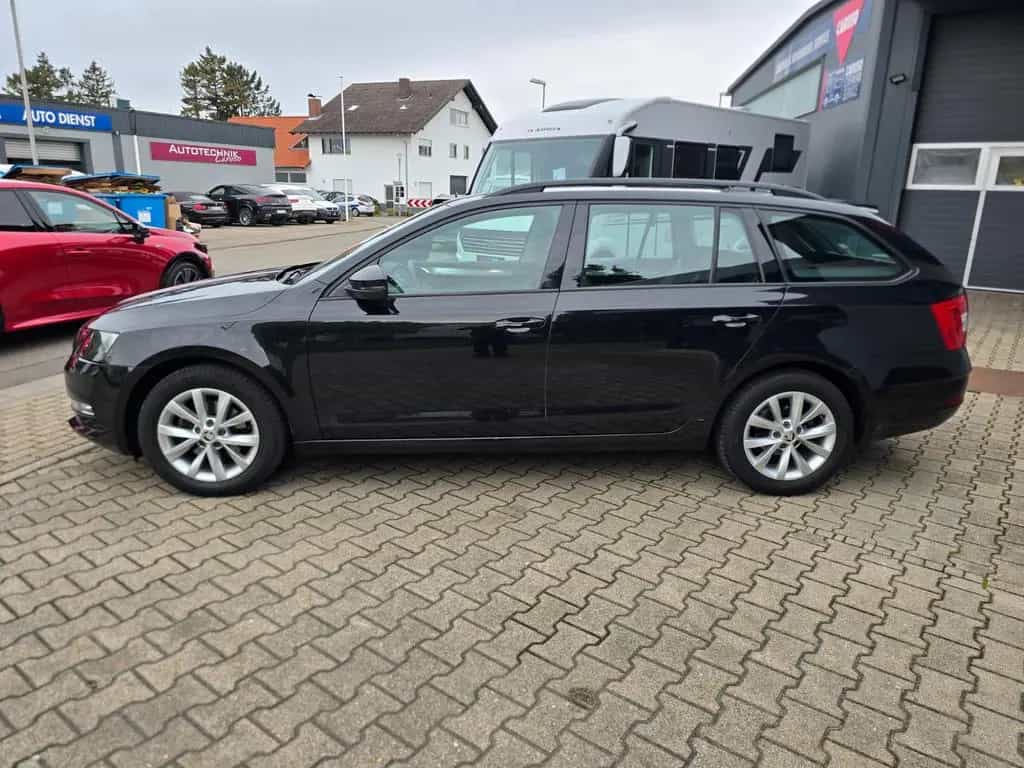 Skoda Octavia Combi Tour, Sitzheizung, Alu,AHK 10/2020-photo-7