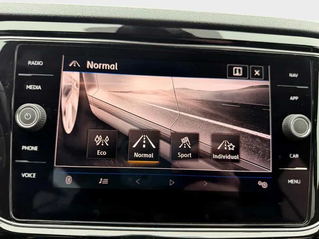 Volkswagen T-Roc 4Motion Navi Allrad Alu PDC ACC Sportpaket 01/2020-photo-25
