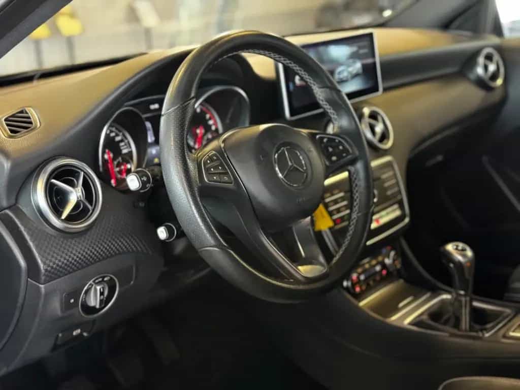 Mercedes-Benz A-Class 200 Score Asutattung|LED|AHK|PDC|SHZ|NAVI| 08/2017-photo-11