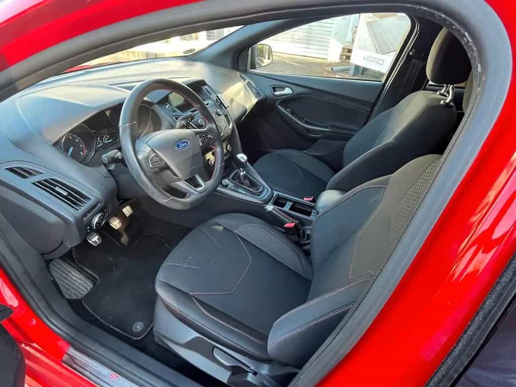 Ford Focus 1,0 EcoBoost 92kW ST-Line Red 07/2017-photo-9