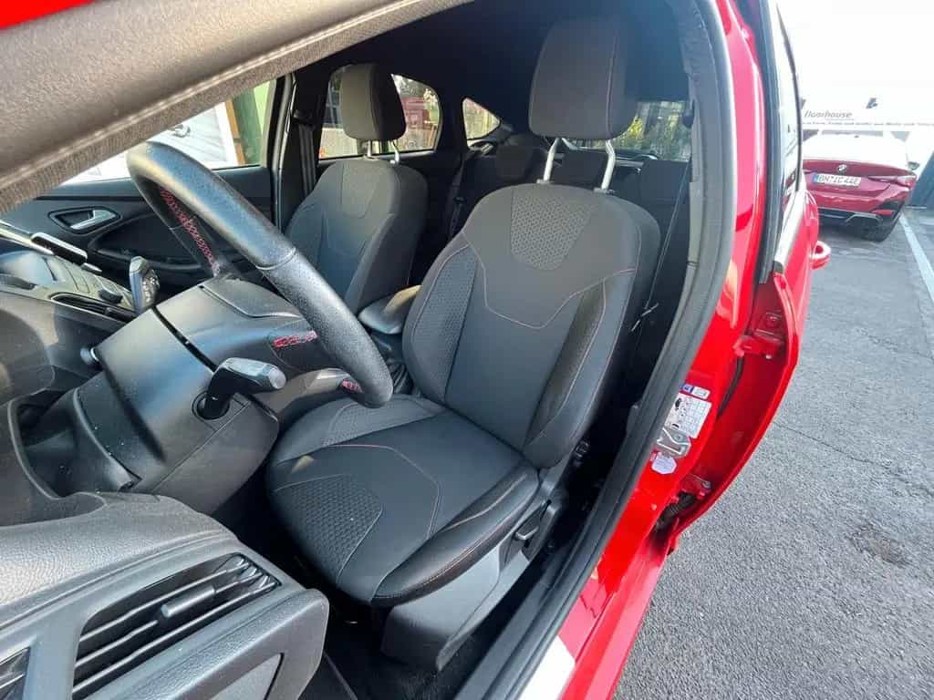 Ford Focus 1,0 EcoBoost 92kW ST-Line Red 07/2017-photo-10