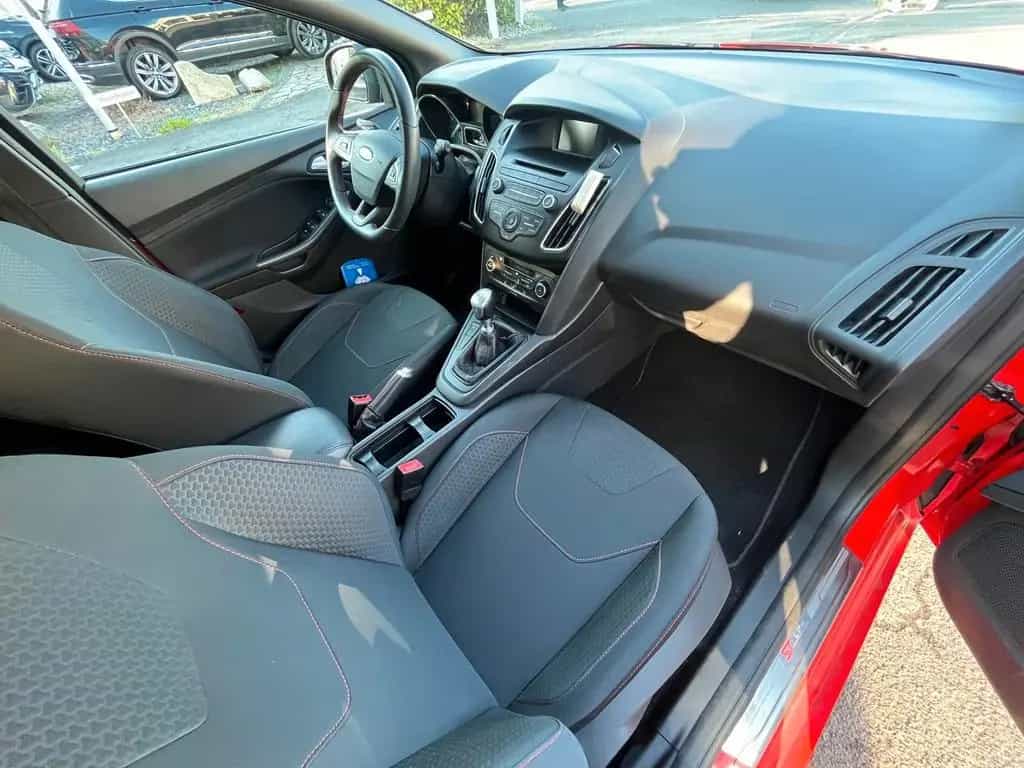 Ford Focus 1,0 EcoBoost 92kW ST-Line Red 07/2017-photo-11
