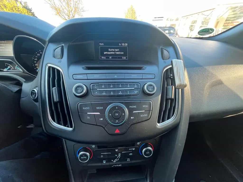 Ford Focus 1,0 EcoBoost 92kW ST-Line Red 07/2017-photo-16