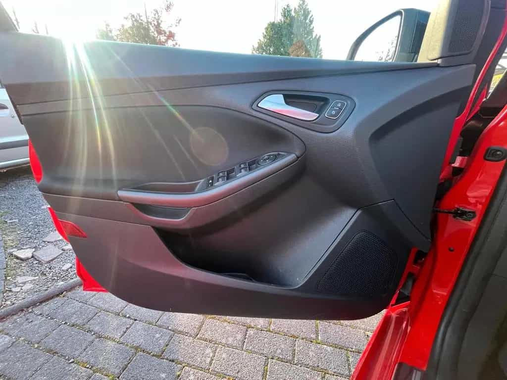 Ford Focus 1,0 EcoBoost 92kW ST-Line Red 07/2017-photo-19