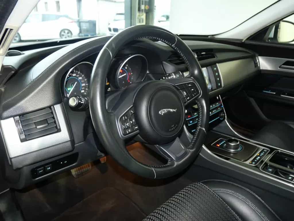 Jaguar XF Pure 2.0d Leder/Navi/KeylessGo/PDC 12/2016-photo-10