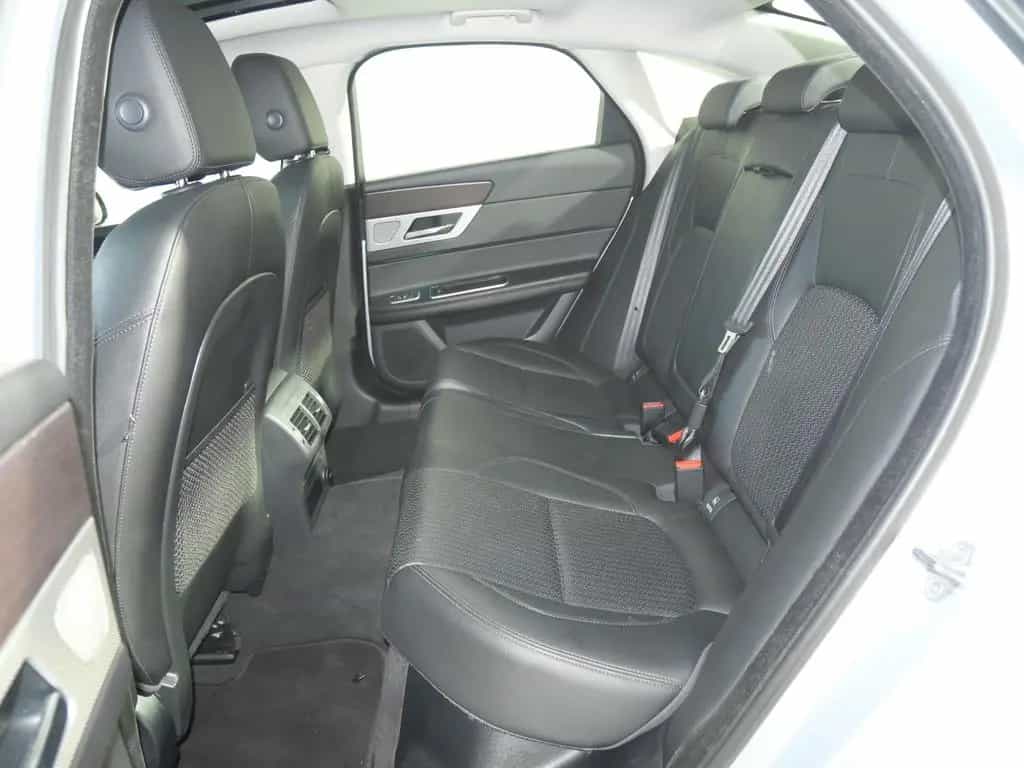Jaguar XF Pure 2.0d Leder/Navi/KeylessGo/PDC 12/2016-photo-12