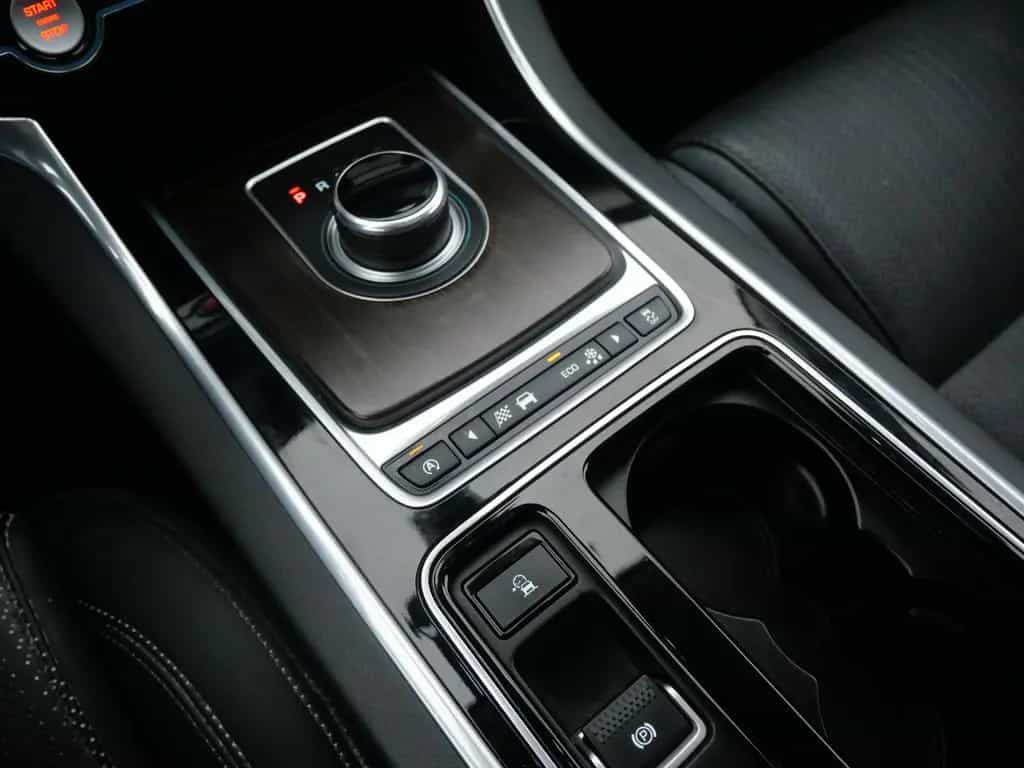 Jaguar XF Pure 2.0d Leder/Navi/KeylessGo/PDC 12/2016-photo-17