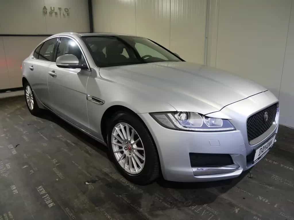 Jaguar XF Pure 2.0d Leder/Navi/KeylessGo/PDC 12/2016-photo-3