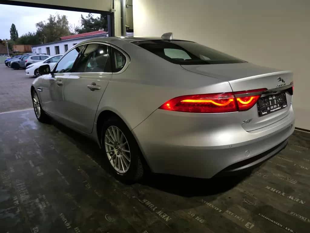 Jaguar XF Pure 2.0d Leder/Navi/KeylessGo/PDC 12/2016-photo-4