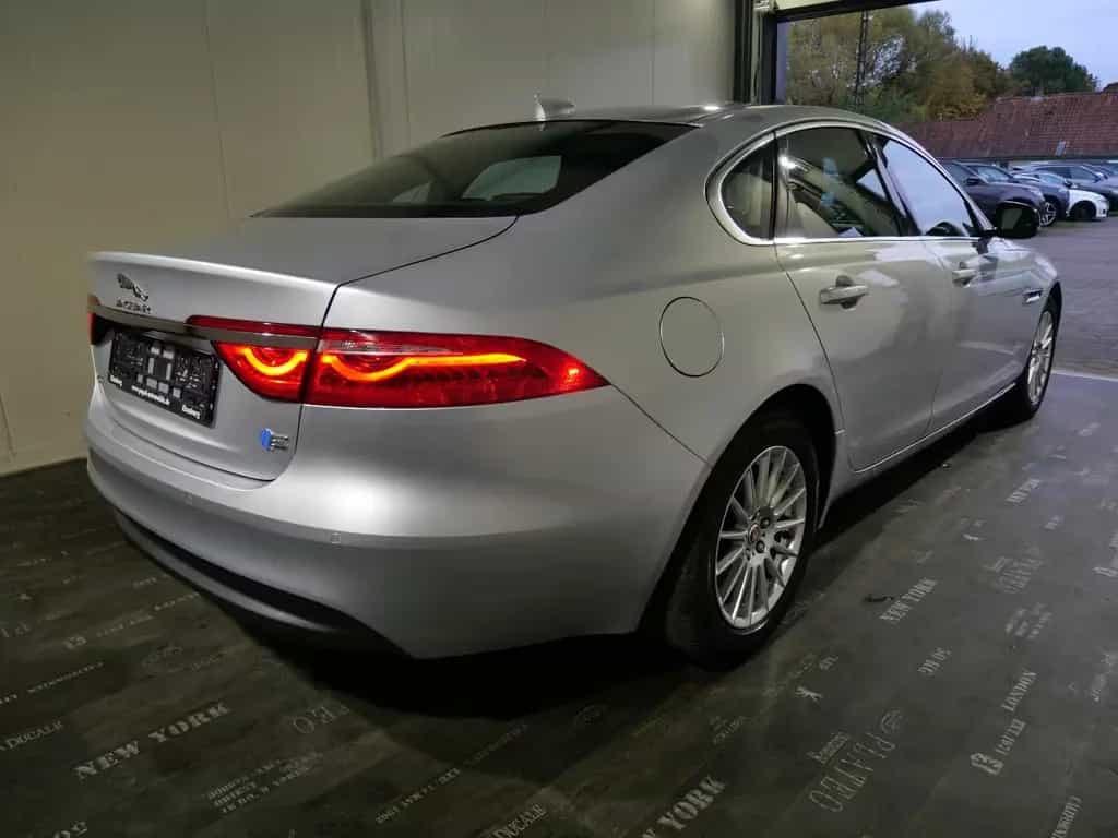 Jaguar XF Pure 2.0d Leder/Navi/KeylessGo/PDC 12/2016-photo-6