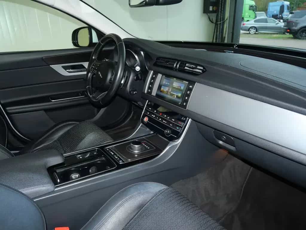 Jaguar XF Pure 2.0d Leder/Navi/KeylessGo/PDC 12/2016-photo-8