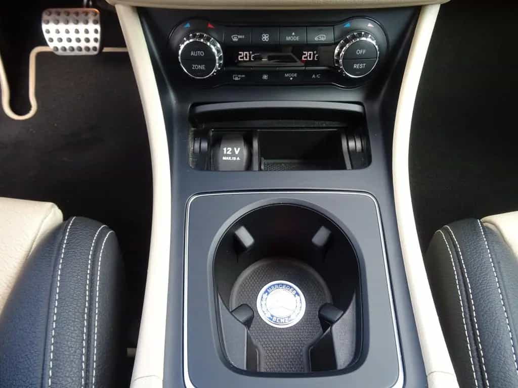 Mercedes-Benz GLA 250 4Matic AMG 2. HAND LED NAVI KAMERA LEDER 09/2016-photo-11