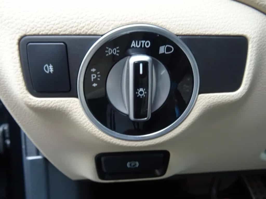 Mercedes-Benz GLA 250 4Matic AMG 2. HAND LED NAVI KAMERA LEDER 09/2016-photo-22