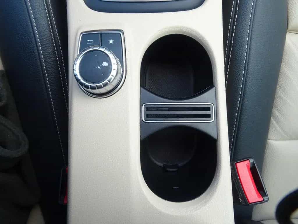Mercedes-Benz GLA 250 4Matic AMG 2. HAND LED NAVI KAMERA LEDER 09/2016-photo-23