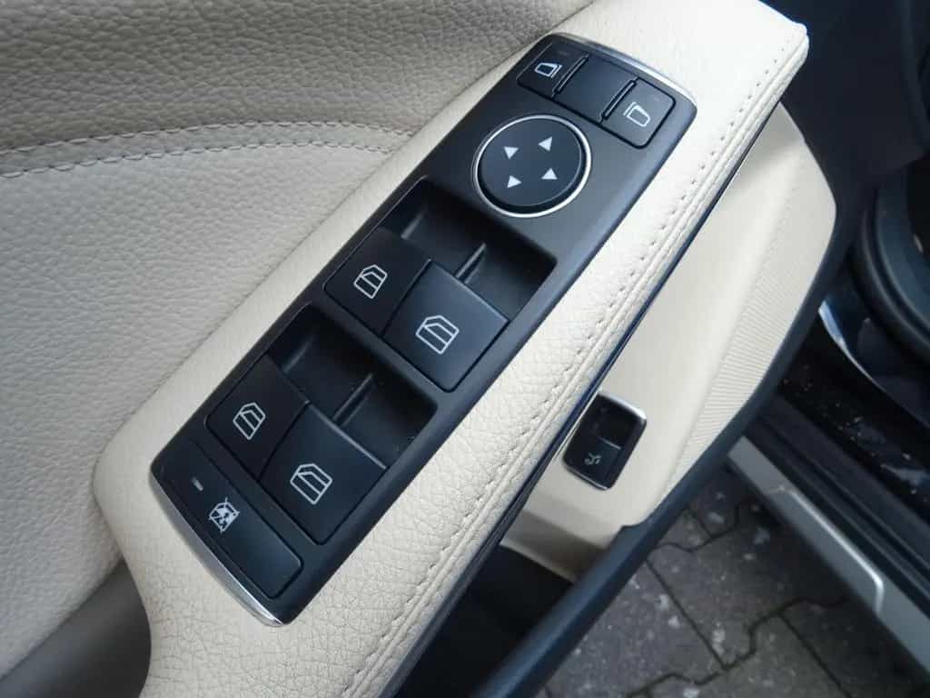 Mercedes-Benz GLA 250 4Matic AMG 2. HAND LED NAVI KAMERA LEDER 09/2016-photo-24