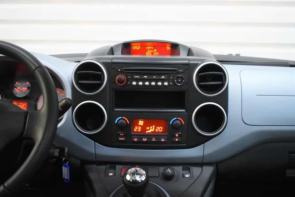 Citroën Berlingo Kombi Selection+SHZ+PDC+AHK+Tempomat 06/2014-photo-17