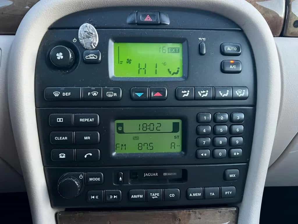 Jaguar X-Type 2.5 Liter V6 *TÜV/ASU NEU* 12/2001-photo-17