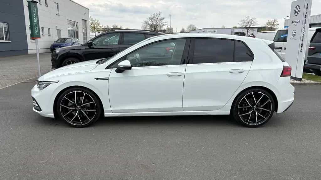 Volkswagen Golf VIII 1.5l TSI Style IQ.LIGHT,PANO,19" ZOLL 12/2019-photo-1