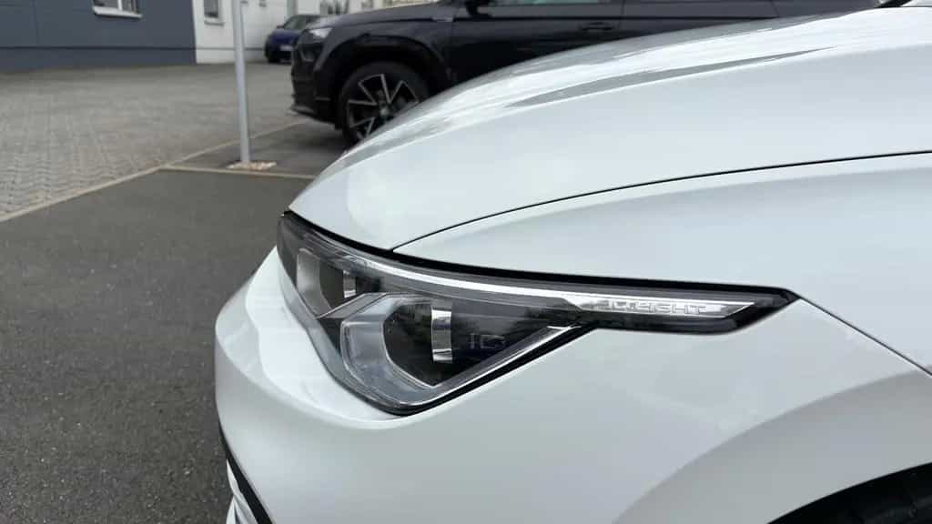 Volkswagen Golf VIII 1.5l TSI Style IQ.LIGHT,PANO,19" ZOLL 12/2019-photo-9