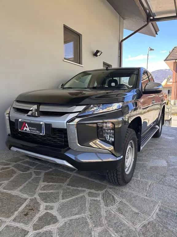 Mitsubishi L200 Club Cab L200 cl.cab 2.3d Invite 05/2020-photo-0