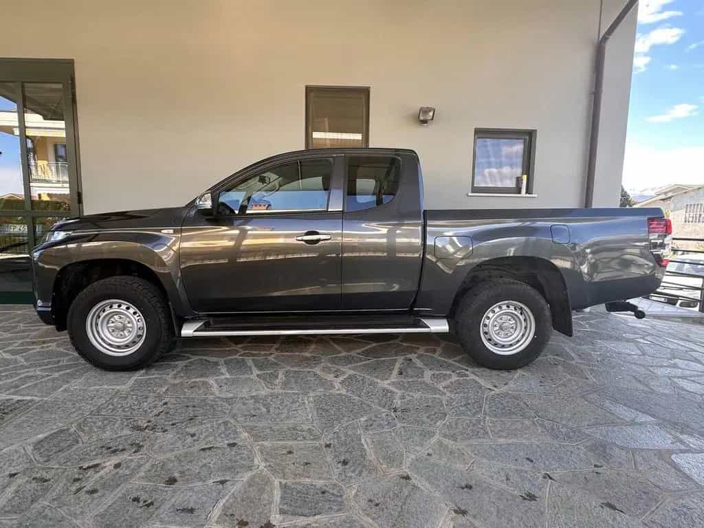 Mitsubishi L200 Club Cab L200 cl.cab 2.3d Invite 05/2020-photo-1