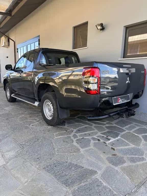 Mitsubishi L200 Club Cab L200 cl.cab 2.3d Invite 05/2020-photo-2