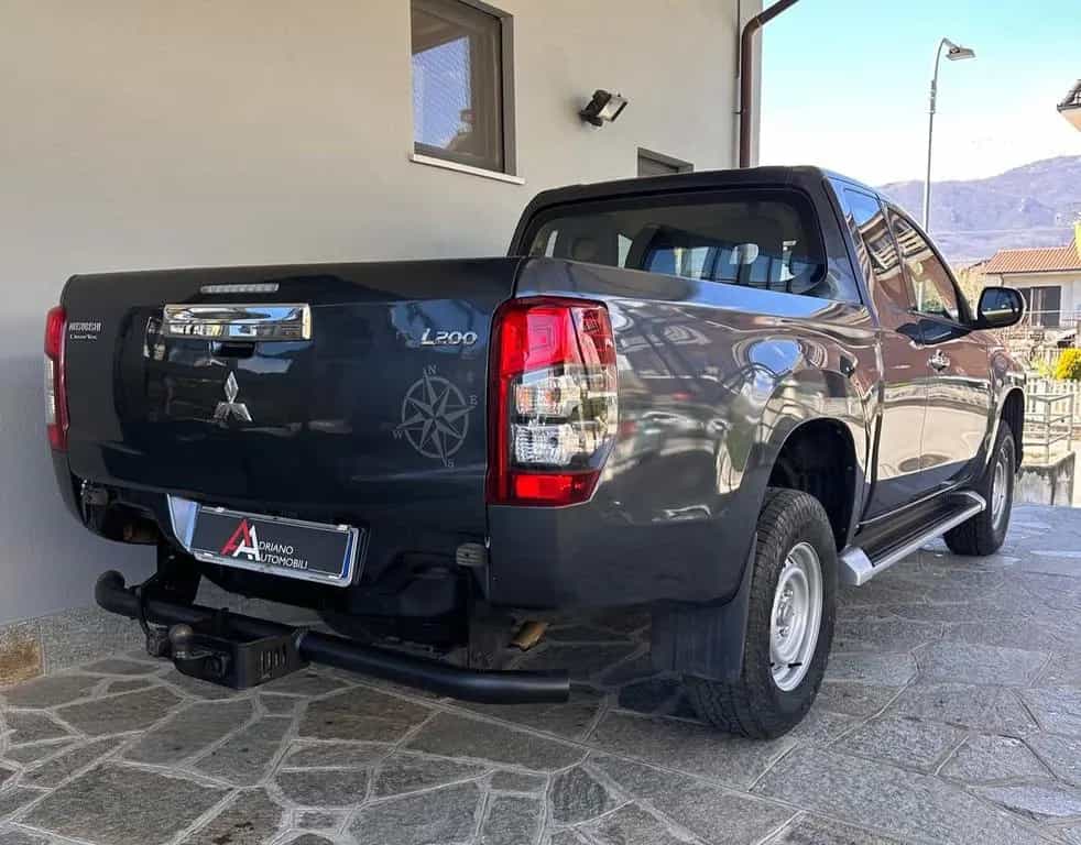 Mitsubishi L200 Club Cab L200 cl.cab 2.3d Invite 05/2020-photo-4