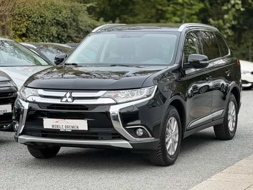 Mitsubishi Outlander SUV-Star+ 4WD LED*AHK*NAVI 04/2016-photo-0