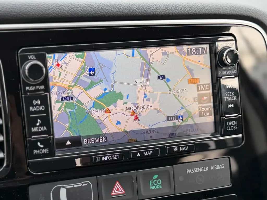 Mitsubishi Outlander SUV-Star+ 4WD LED*AHK*NAVI 04/2016-photo-15