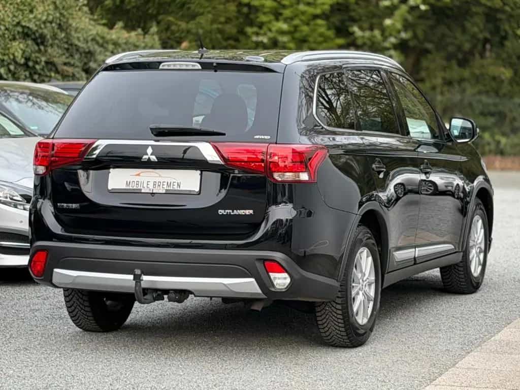 Mitsubishi Outlander SUV-Star+ 4WD LED*AHK*NAVI 04/2016-photo-2