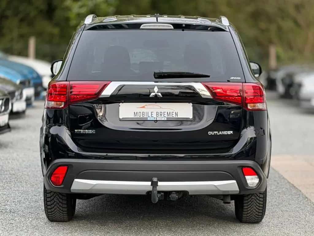 Mitsubishi Outlander SUV-Star+ 4WD LED*AHK*NAVI 04/2016-photo-3
