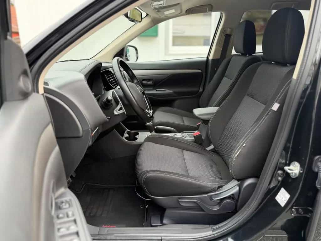 Mitsubishi Outlander SUV-Star+ 4WD LED*AHK*NAVI 04/2016-photo-7