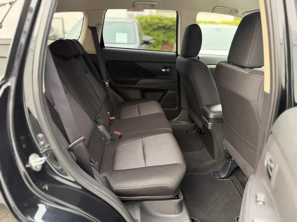 Mitsubishi Outlander SUV-Star+ 4WD LED*AHK*NAVI 04/2016-photo-9