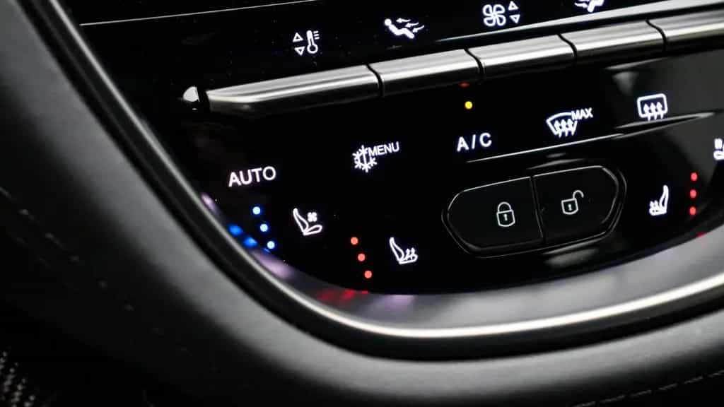 Aston Martin DBX 4.0 V8 707, Carbon, Sitzbelüft, AHK, Pano 02/2023-photo-12