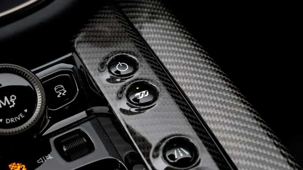 Aston Martin DBX 4.0 V8 707, Carbon, Sitzbelüft, AHK, Pano 02/2023-photo-18
