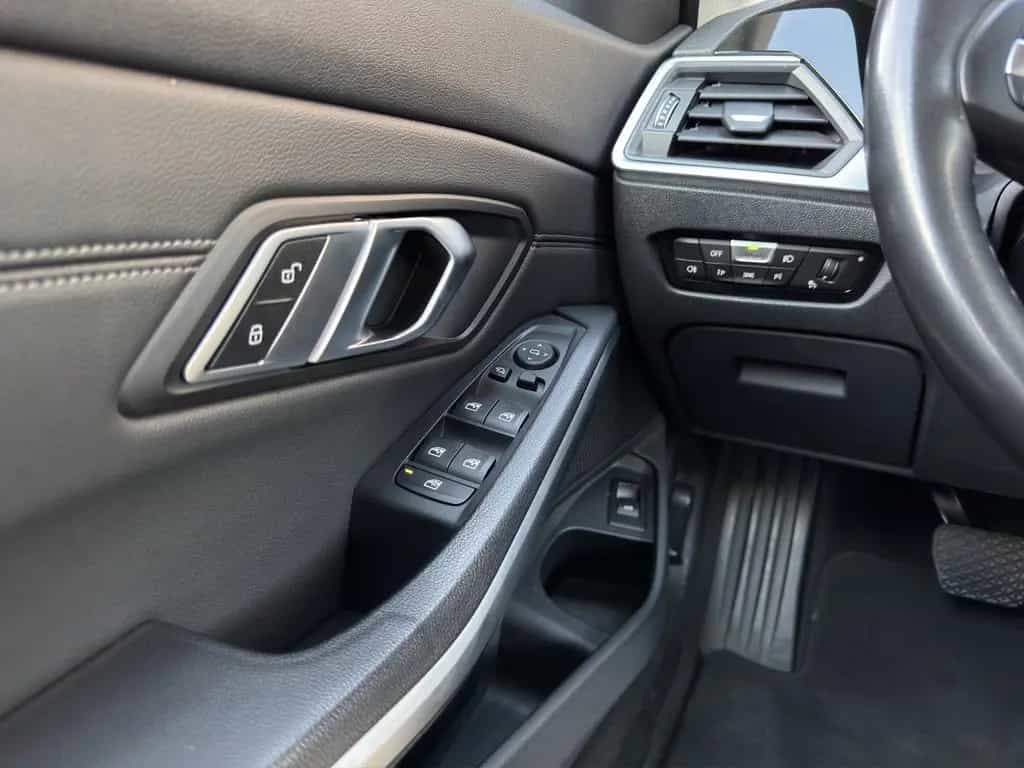 BMW 320 d Touring Leder/Laser/Keyless/AHK/360°/HuD 08/2020-photo-16
