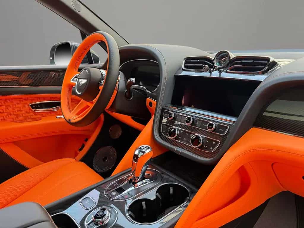 Bentley Bentayga V8 SPEED - AKRAPOVIC - CARBON BREMSEN null-photo-19