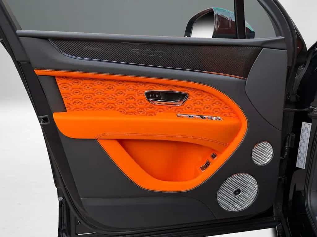Bentley Bentayga V8 SPEED - AKRAPOVIC - CARBON BREMSEN null-photo-24