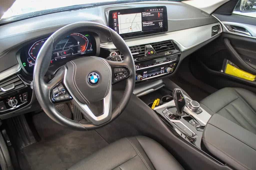 BMW 5 Series 520d Touring Pano Leder Kamera AHK 1.Hand 04/2022-photo-12