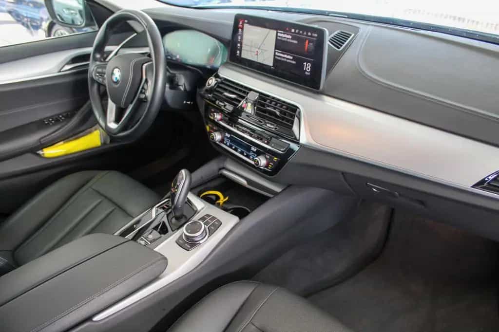 BMW 5 Series 520d Touring Pano Leder Kamera AHK 1.Hand 04/2022-photo-17