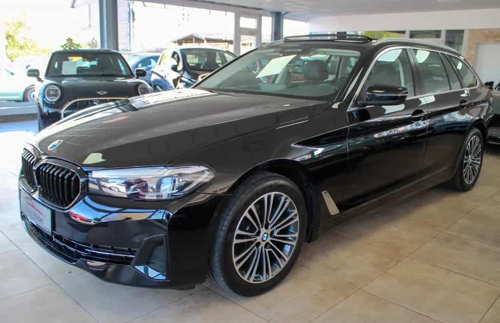 BMW 5 Series 520d Touring Pano Leder Kamera AHK 1.Hand 04/2022-photo-2
