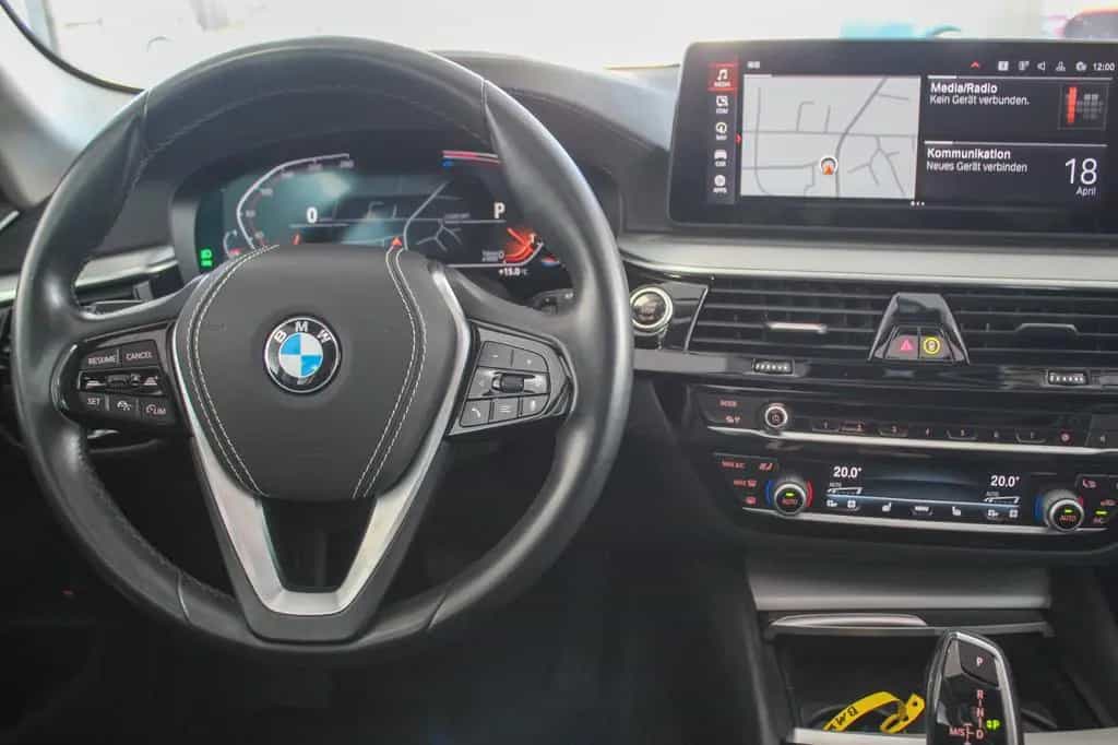 BMW 5 Series 520d Touring Pano Leder Kamera AHK 1.Hand 04/2022-photo-4