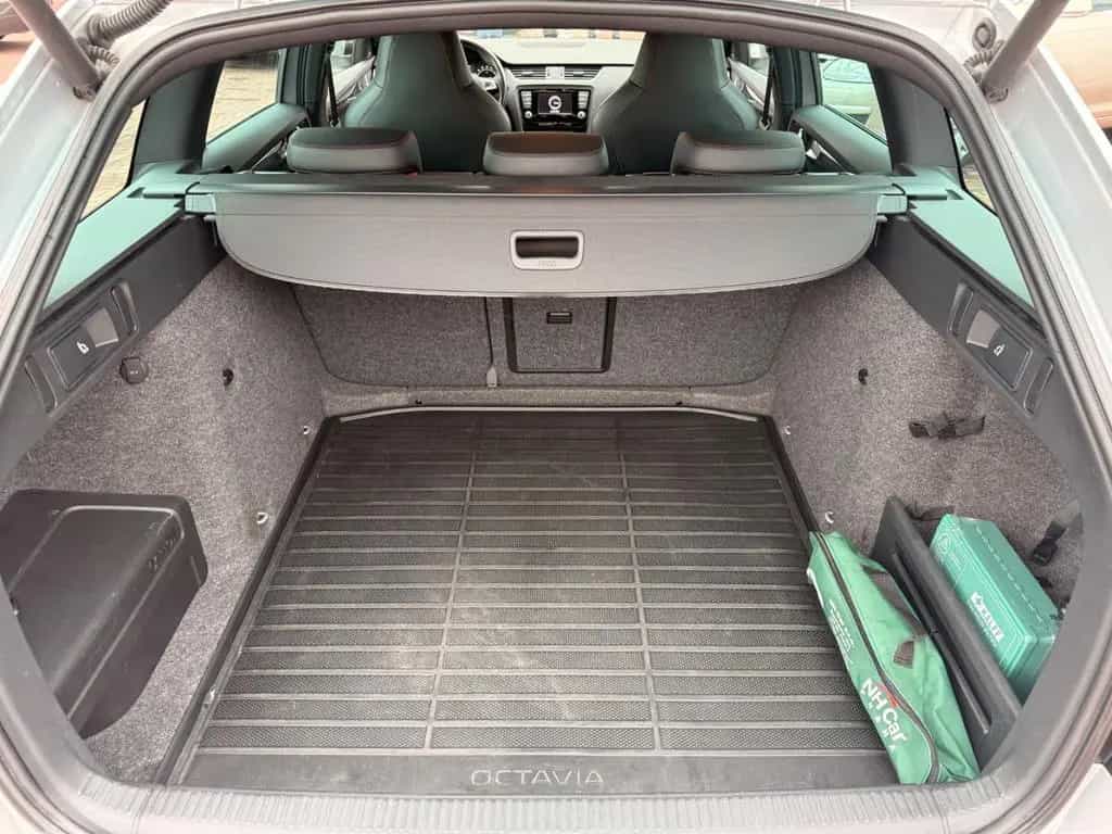 Skoda Octavia Combi RS KEYLESS*DSG*LED*CARBON*TÜV*TOP 11/2013-photo-17