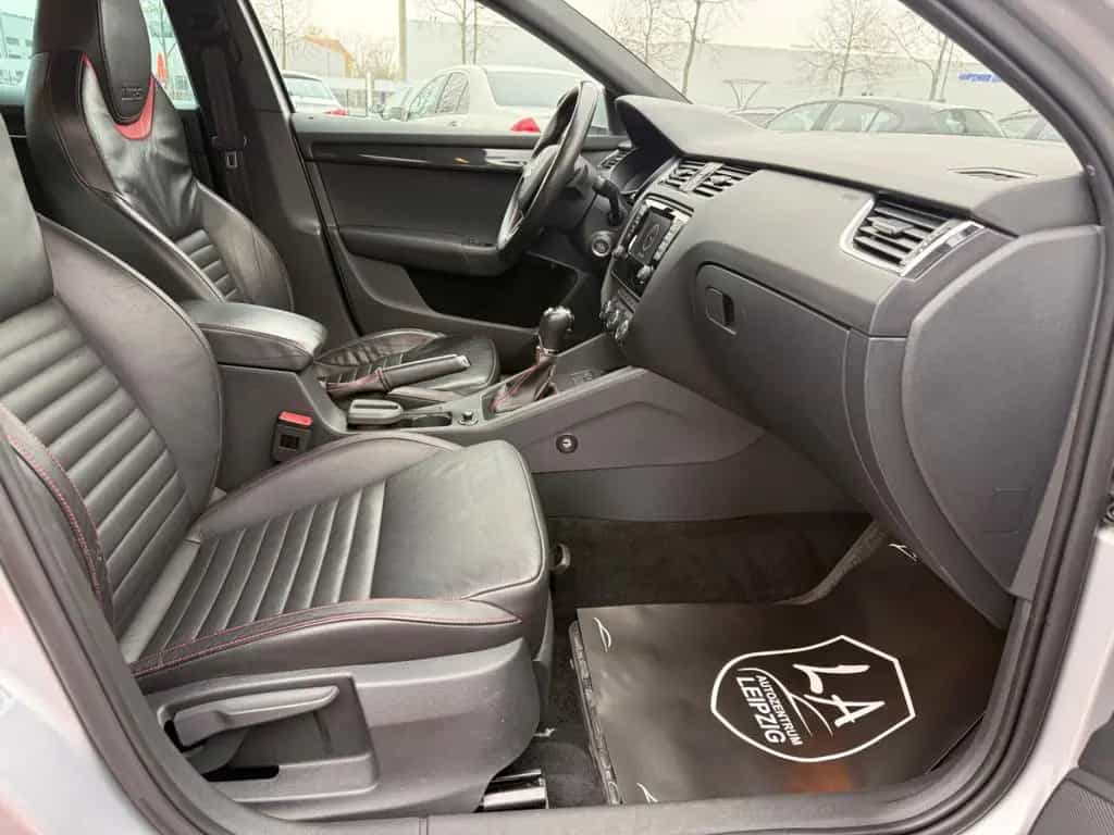 Skoda Octavia Combi RS KEYLESS*DSG*LED*CARBON*TÜV*TOP 11/2013-photo-21