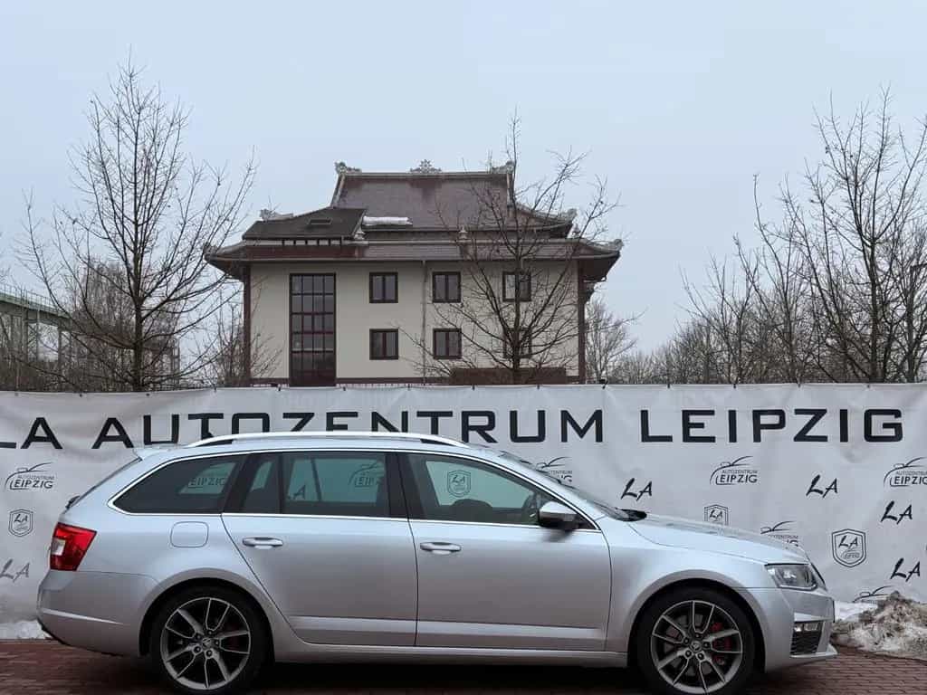 Skoda Octavia Combi RS KEYLESS*DSG*LED*CARBON*TÜV*TOP 11/2013-photo-3