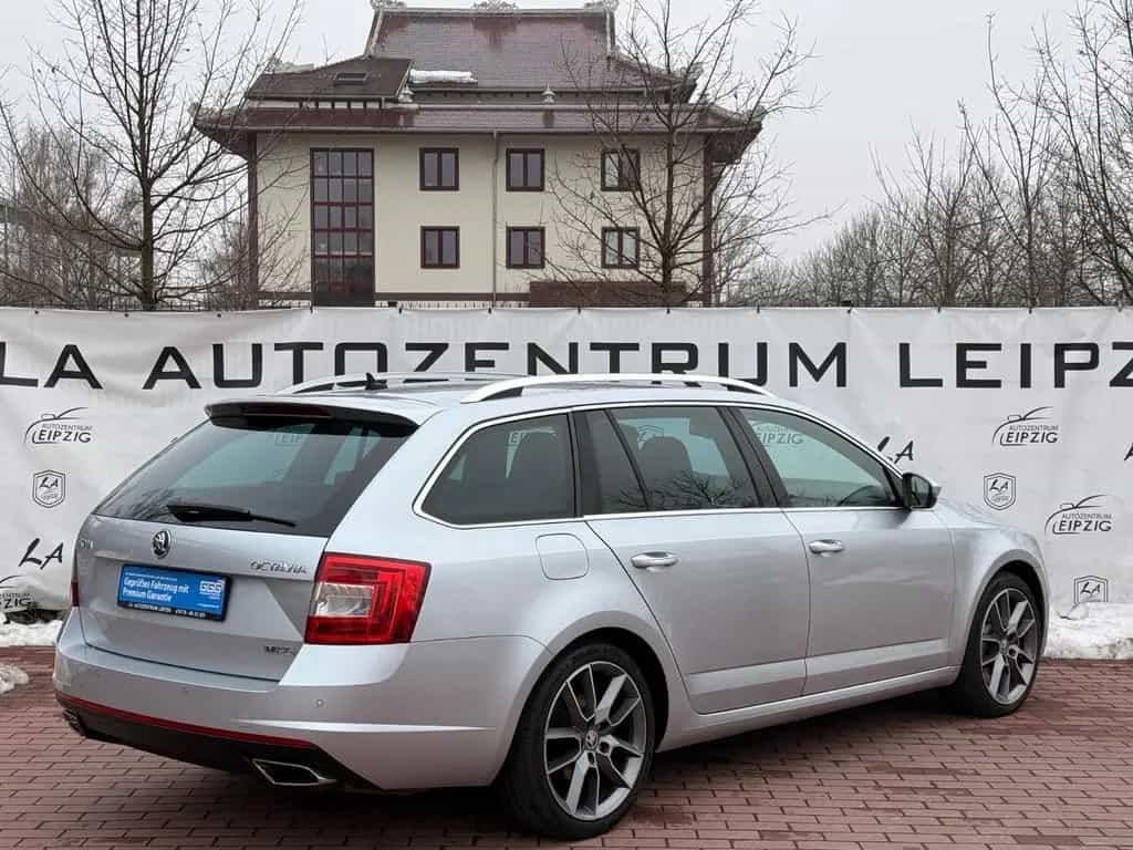 Skoda Octavia Combi RS KEYLESS*DSG*LED*CARBON*TÜV*TOP 11/2013-photo-4