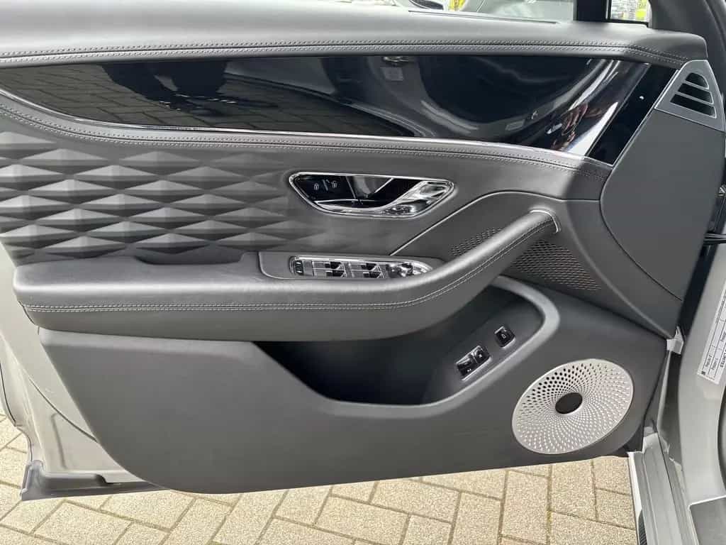 Bentley Flying Spur W12 Mansory Exclusive Black Line B&O 11/2021-photo-11