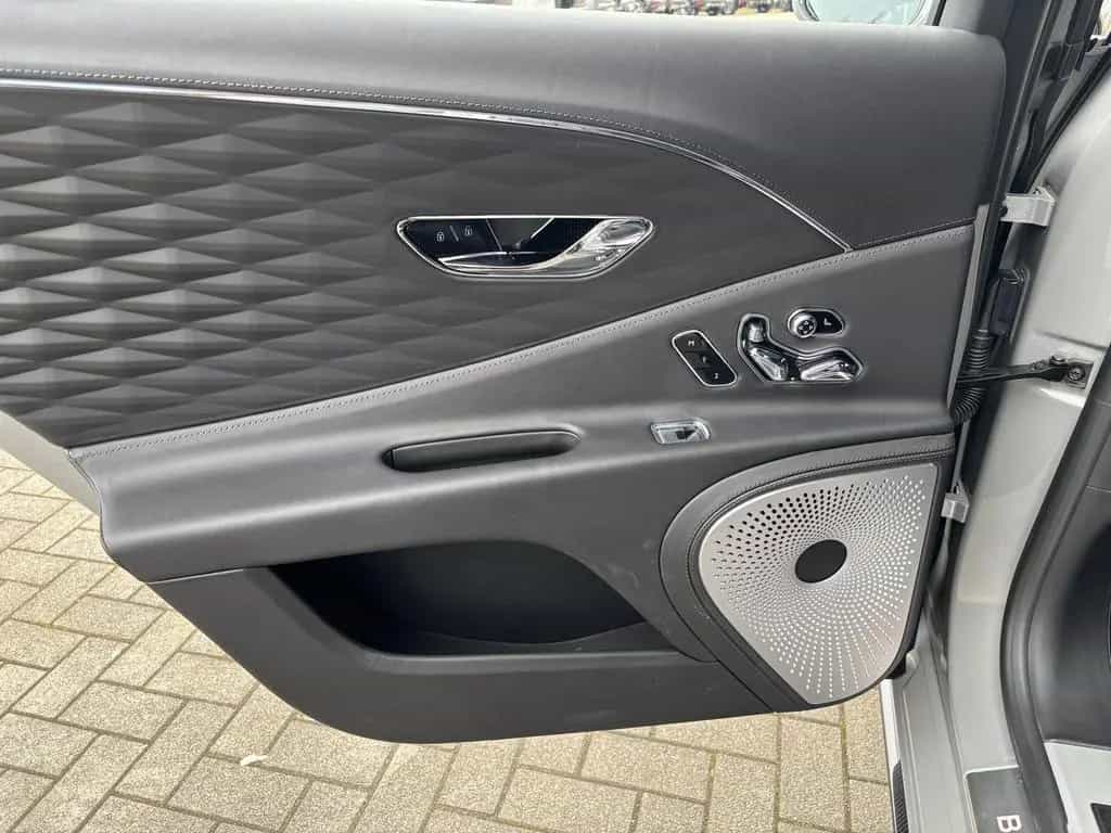 Bentley Flying Spur W12 Mansory Exclusive Black Line B&O 11/2021-photo-21