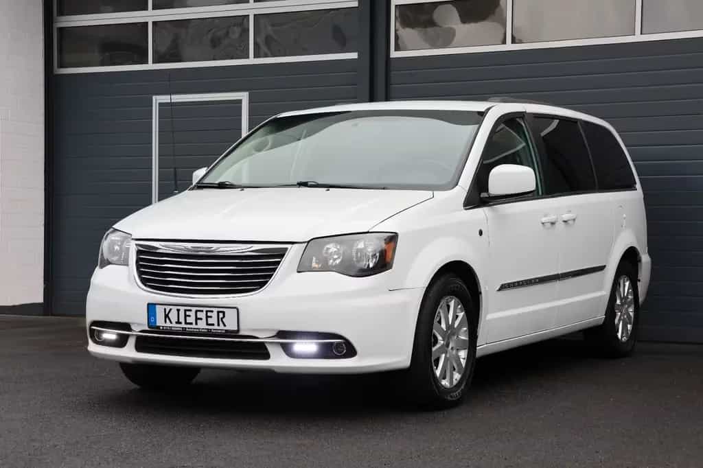 Chrysler Voyager V6/AHK/LPG/7-Sitzen/KAMERA/DVD/AMBIE/R17 12/2015-photo-0